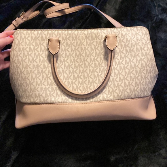Michael Kors purse - Picture 2 of 5